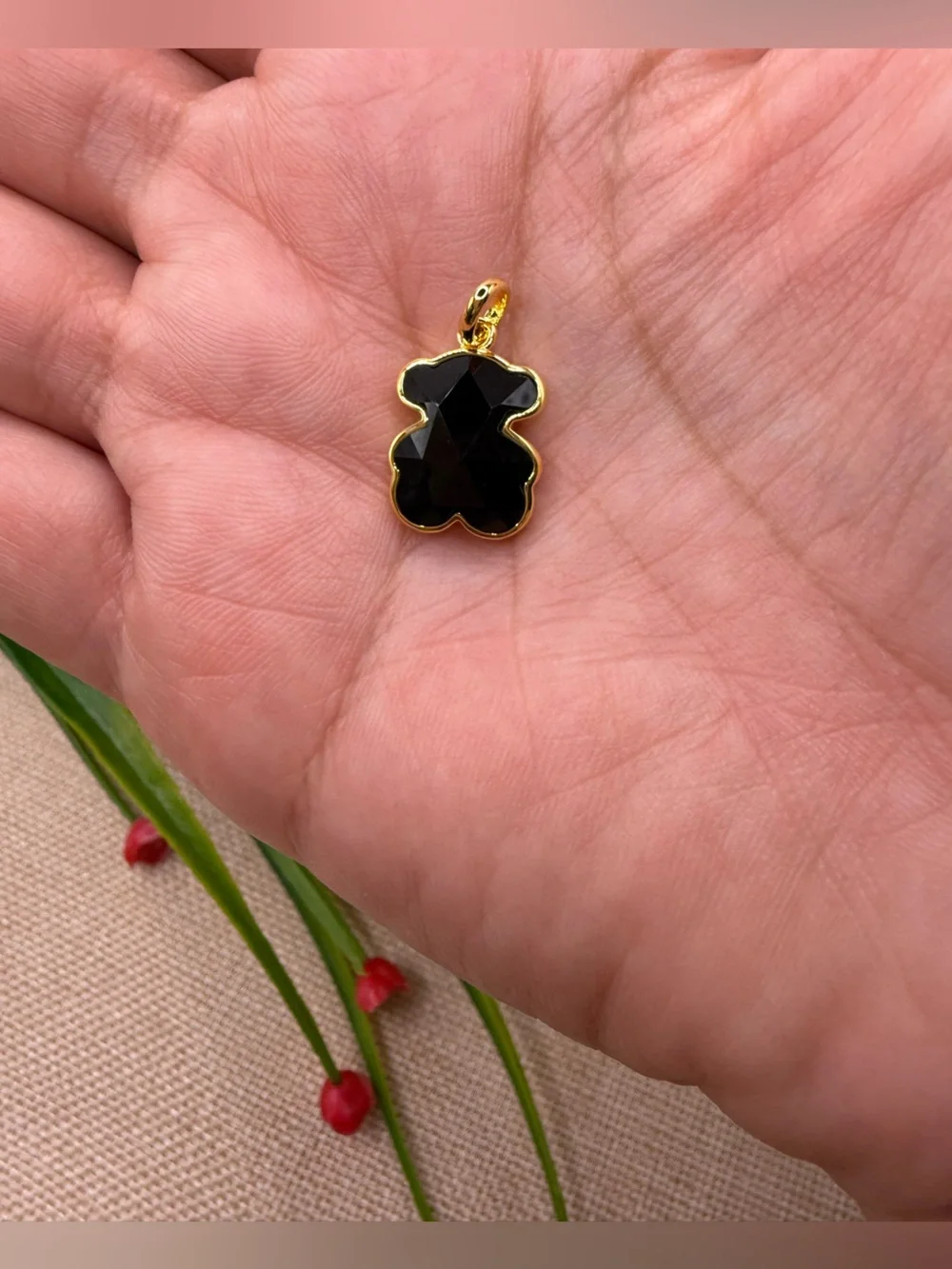 Small pendant 925 gold plating over silver and an onyx bear motif 1.6CM